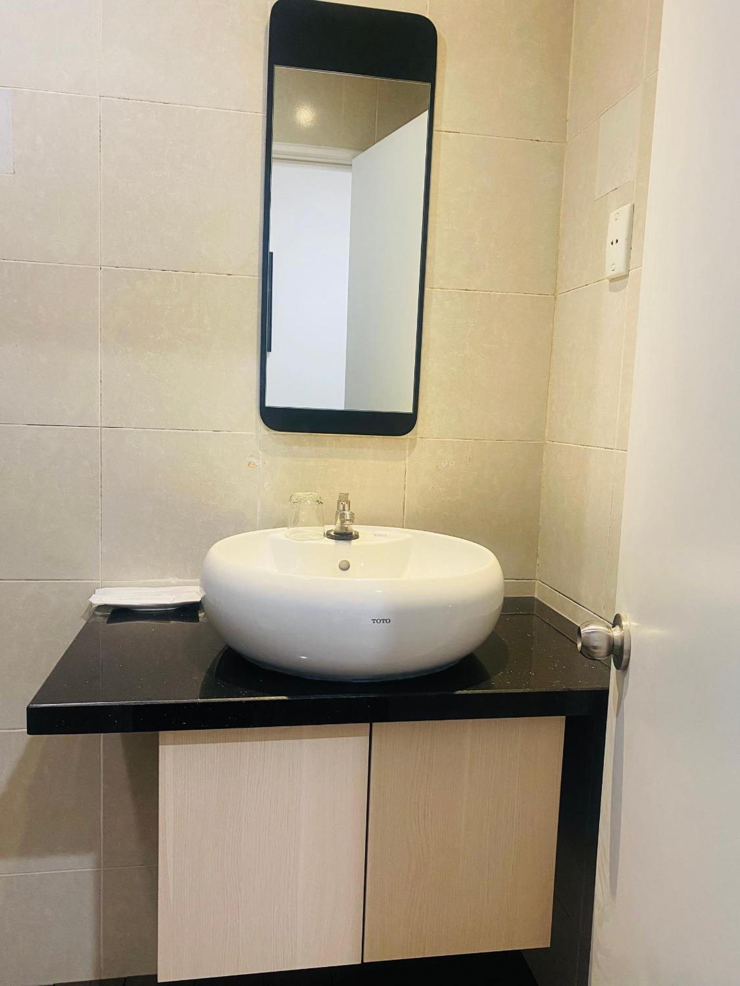 Trang An - 5 Minutes Landmark 81 Hotel