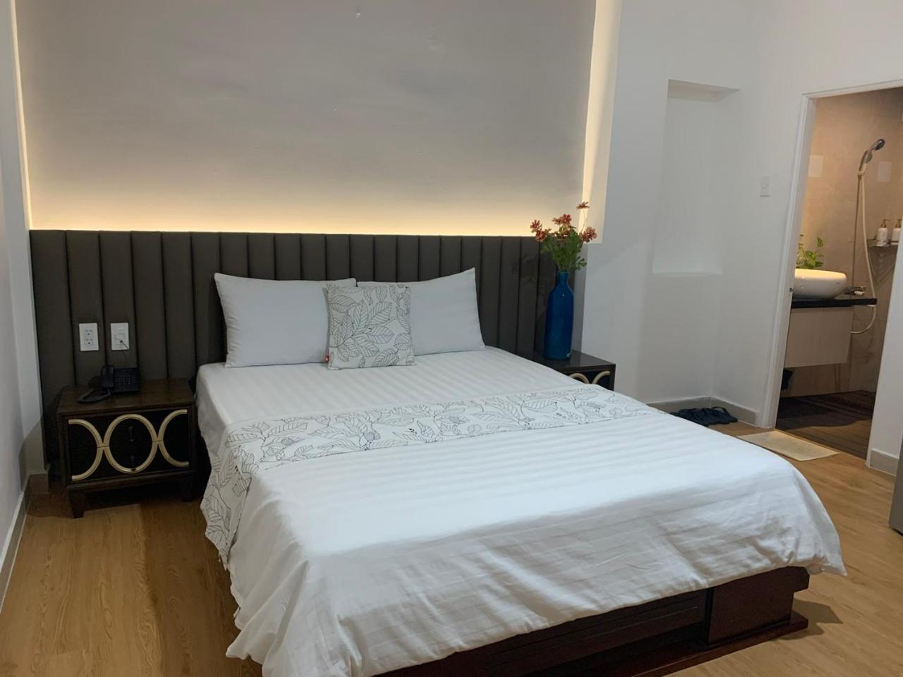 Trang An - 5 Minutes Landmark 81 Hotel