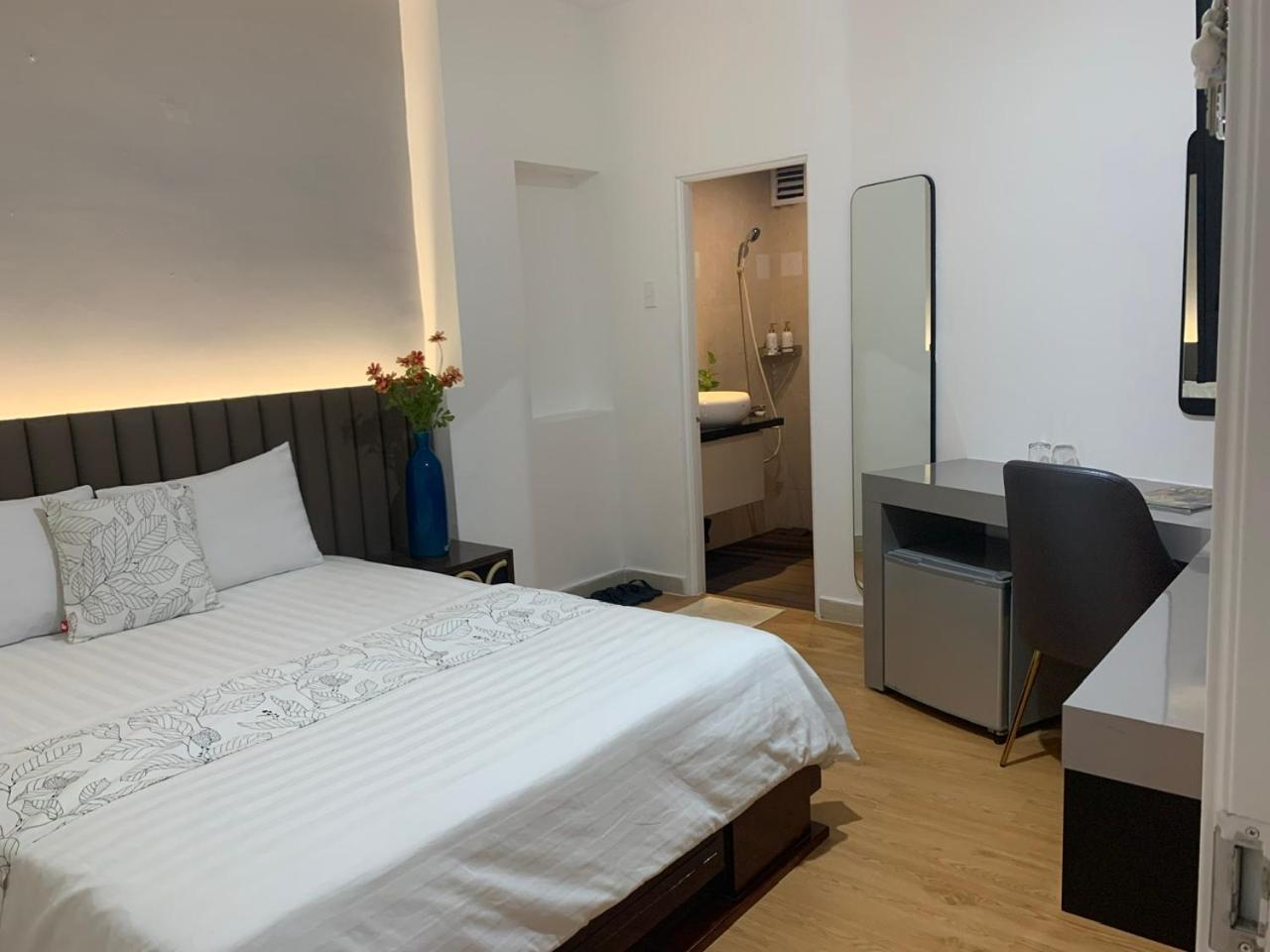 Hotel Trang An - 5 Minutes Landmark 81 Ho Chi Minh City