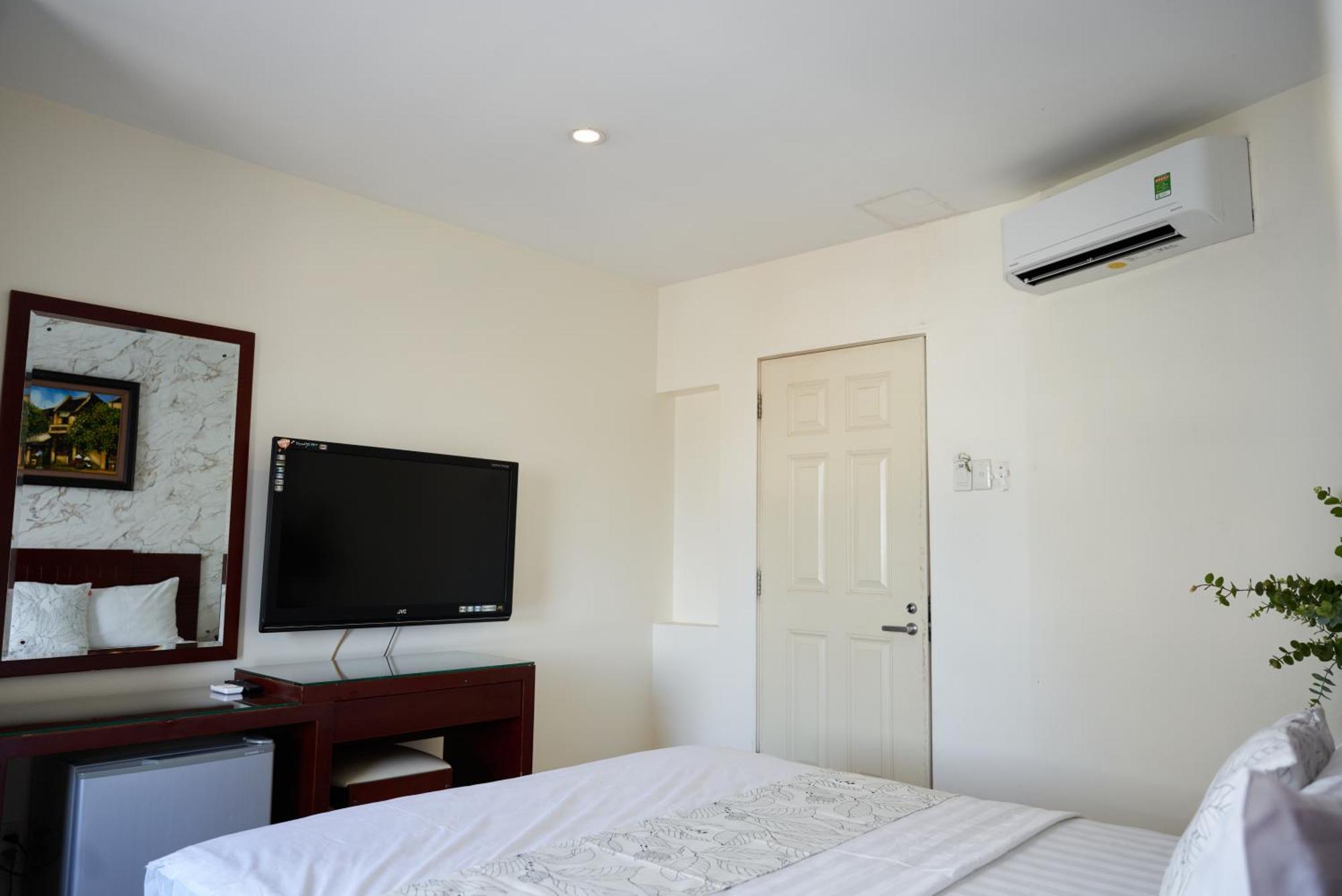 Hotel Trang An - 5 Minutes Landmark 81 Ho Chi Minh City
