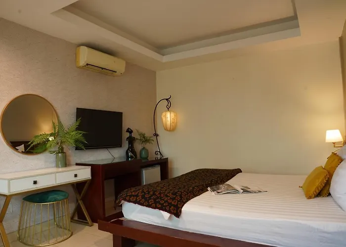 Trang An Hotel - 5 Minutes Landmark 81