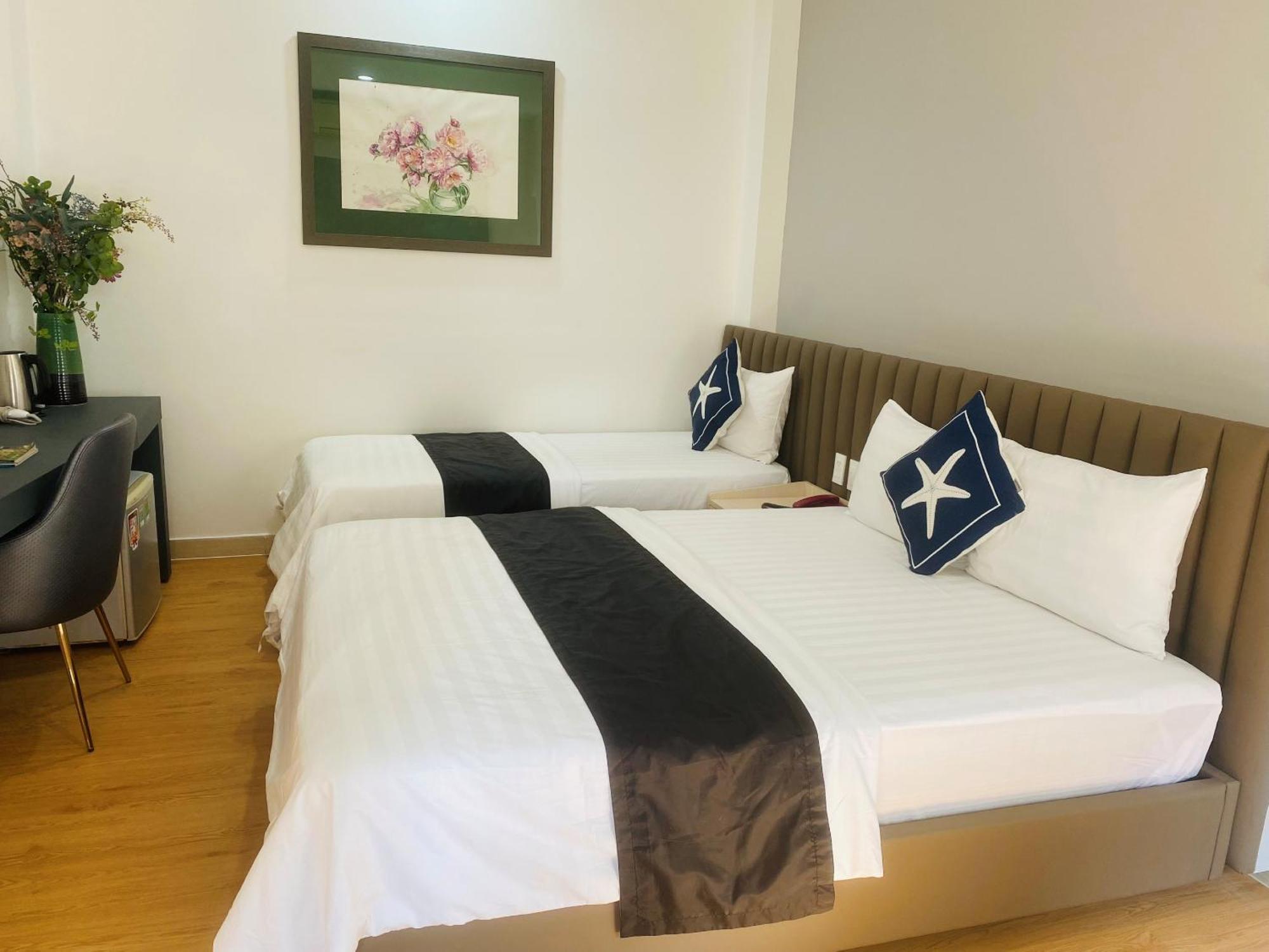 Trang An - 5 Minutes Landmark 81 Hotel